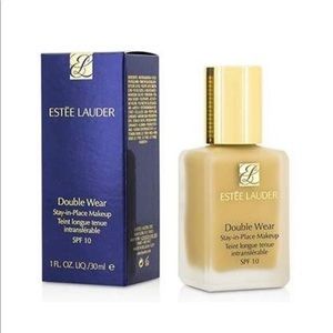 Estée Lauder stay in place foundation